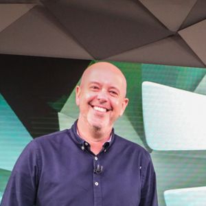 Alex Escobar revelou que não continuará na cobertura da Copa do Mundo de 2026. Apesar dos exames descartarem problemas graves, o jornalista afirmou não se sentir seguro para seguir trabalhando