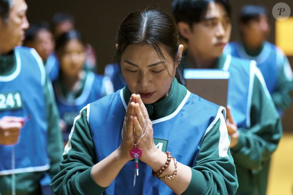 A Xamã Seon-nyeo, número 044, foi morta por Min-su (Jogador 125) enquanto estava prestes a escapar do jogo