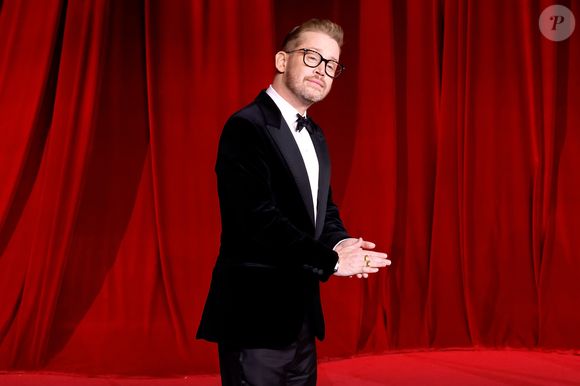 Macaulay Culkin revela que adora rever o filme ao lado dos filhos pequenos, mas prefere manter viva a ilusão que envolve o personagem Kevin McCallister