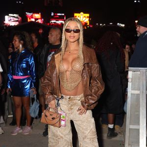 Brunna Gonçalves foi ao The Town acompanhar o show da mulher, Ludmilla