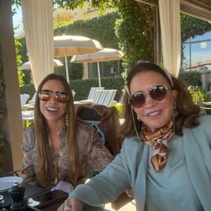 Em meio à repercussão de notícias sobre sua vida pessoal, Patricia Abravanel compartilhou registros de momentos em família na Itália. Segundo o Alô Alô Bahia, a apresentadora publicou uma declaração de carinho aos filhos e à mãe, destacando o valor da companhia dos familiares