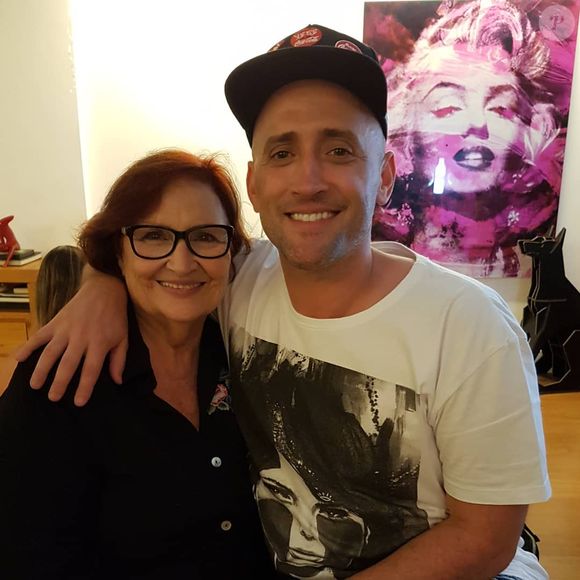 Durante recente entrevista na TV Brasil, a atriz Malu Valle e Déa Lúcia relembraram os últimos momentos de Paulo Gustavo, que faleceu em 4 de maio de 2021, aos 42 anos, devido a complicações da COVID-19.