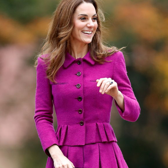 Moda de Kate Middleton: Princesa gosta de apostar em looks mais estruturados, além de compor com meia-calça, perfeito para o inverno.
