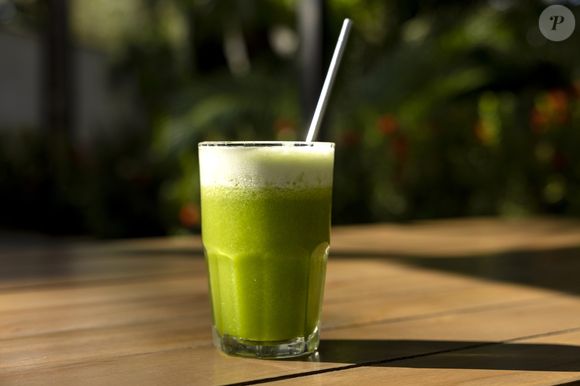 Suco verde pode ser tomado antes e depois do treino e ainda ser combinado com fontes de proteína como chia, linhaça, spirulina, clorella e glutamina