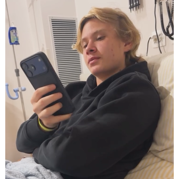 Mais tarde, Adriane Galisteu atualizou suas redes sociais mostrando que Vittorio precisou ser levado ao hospital por suspeitas de uma lesão no joelho