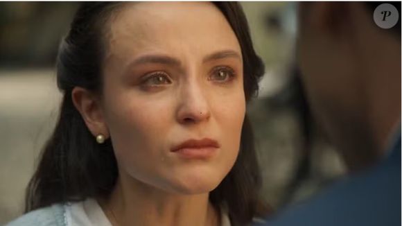 Estela (Larissa Manoela) não imagina que Sandra sabe que ela é mãe de Anabella