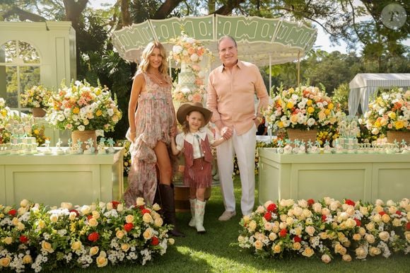 Ana Paula Siebert e Roberto Justus estão comemorando o aniversário de 6 anos de Vicky Justus neste sábado (16)