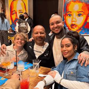 Suel, com Davi Lucca, Neymar Pai e Rafaella Santos, exibe possível aliança em festa da avó com Neymar e Bruna Biancardi