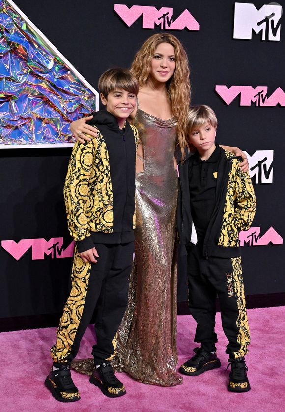 A reaproximação teria começado com a mudança de Shakira para Miami, onde passou a criar os filhos Milan e Sasha