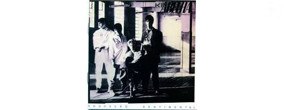 Leoni deixou o Kid Abelha em 1986, pouquíssimo depois do lançamento do segundo disco, ‘Educação Sentimental’