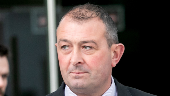 Cateter 'de celular' e arrecadação milionária: a história do jogador que fingiu ter câncer e enganou até o empresário mais rico da Irlanda