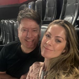 Sempre sorridentes, Jacqueline Brazil e Luiz Carlos Jr. exalam uma química única