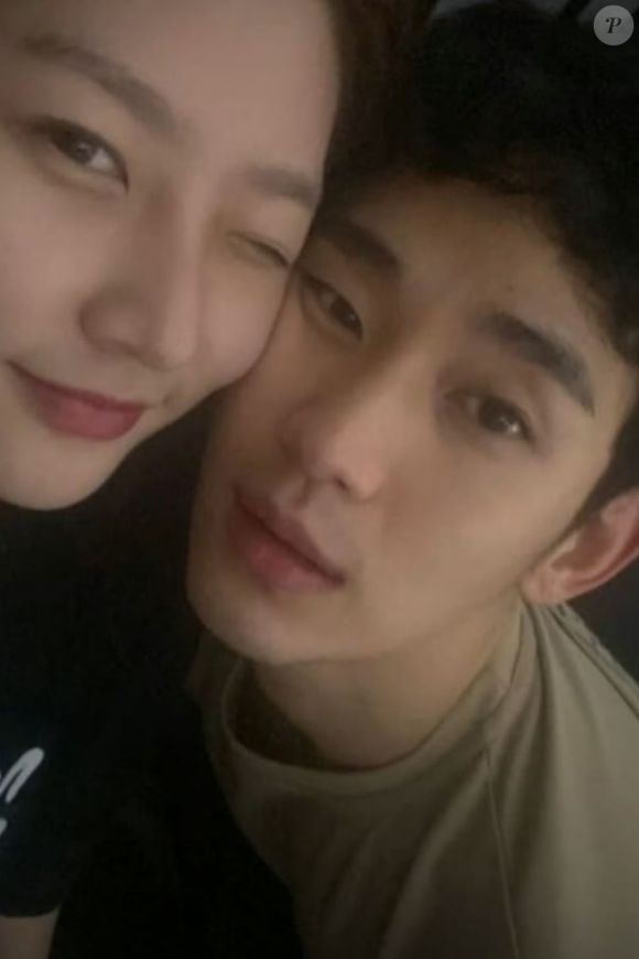 Kim Soo-hyun foi acusado de ter namorado Kim Sae-ron quando a jovem atriz tinha apenas 15 e ele 27