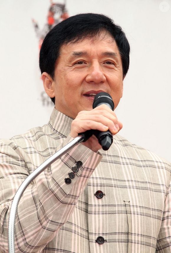 Jackie Chan nasceu em Hong Kong e se tornou um dos maiores nomes do cinema mundial