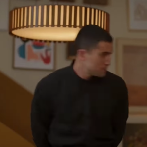 Ricardo Vianna como o garçom que é seduzido por Odete Roitman (Debora Bloch) em Vale Tudo