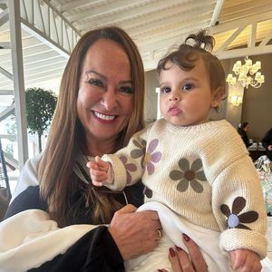 Filha de Neymar, Helena em foto com a avó paterna, Nadine Gonçalves