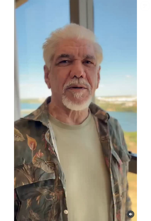 Hoje com 65 anos, Jackson Antunes é mais um ator que tem mantido seu visual grisalho