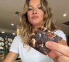 A preparação é rápida, e o passo mais trabalhoso é apenas derreter o chocolate em banho-maria. Na publicação em que mostrou o preparo, Gisele destacou sua aprovação