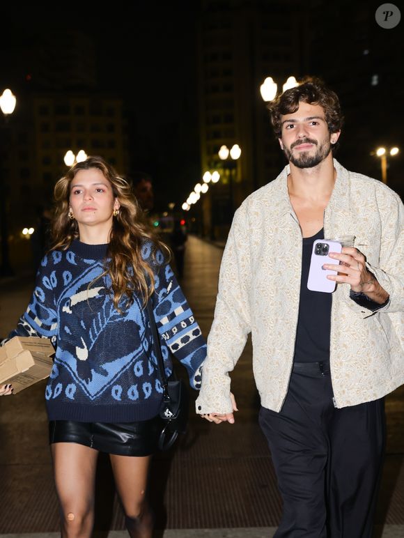 Assumidos! De mãos dadas, Irmã de Bruna Marquezine, Luana Maia, deixa after do The Town com Lucca Picon
