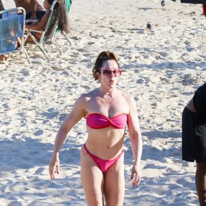 Quase completando 60 anos, Claudia Raia é uma mulher bem-resolvida quando o assunto é seu corpo e saúde