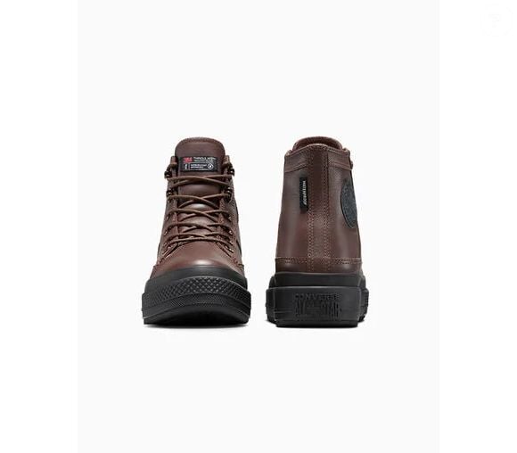 Estes tênis Converse são super fáceis de combinar e ideais para usar no escritório