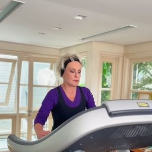 Ana Maria Braga tem rotina de exercícios que incluem esteira