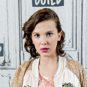 Millie Bobby Brown cresceu e foi deixando de lado o estilo infantil e apostando em peças mais delicadas