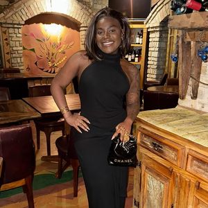 Curso de Jojo Todynho conta com uma nutricionista clínica, um endocrinologista e um programador neurolinguístico