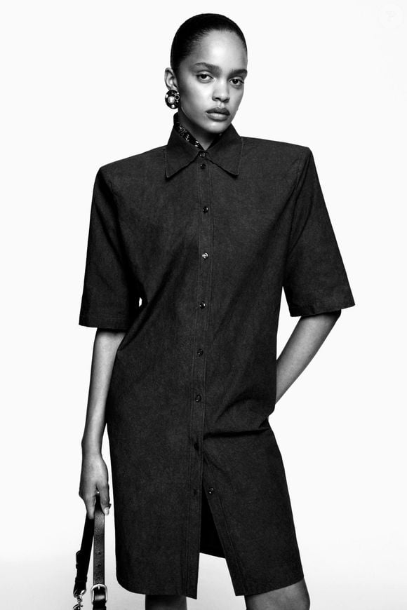 Minimalista e poderoso: este vestido preto da Zara prova que as ombreiras continuam em alta em 2026