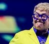 Elton John enfrentou anos de dependência de álcool e drogas antes de buscar tratamento e iniciar uma nova fase de sua vida
