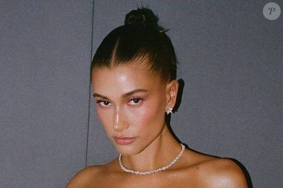 A estética "Clean Girl", que dominou redes sociais e rotinas de beleza, começa a enfrentar saturação entre mulheres que buscam mais personalidade no visual