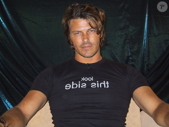 BBB 1 – Caetano Zonaro (Gêmeos): Se você lembra do galã da primeiríssima edição do programa, pode se considerar raiz, viu? Caetano entrou em 2002, na edição histórica que consagrou Kléber Bambam como campeão, e conquistou muita gente por sua beleza e jeito cativante. Infelizmente, não conseguiu escapar da primeira eliminação… Seu signo? Gêmeos. Vish!