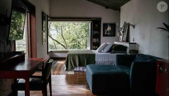O imóvel de Caio Blat, localizado no Itanhangá, na Zona Oeste do Rio de Janeiro, está à venda por R$ 4,5 milhões.