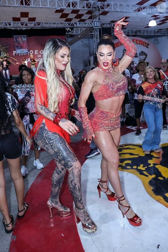 Andressa Urach e Andrea Andrade sambaram juntas em festa pré-carnaval 2026 na quadra da Unidos do Porto da Pedra em 23 de outubro de 2025