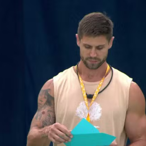 ‘BBB 26’: Jonas prometeu que tomaria banho nu se vencesse a competição. Ele se tornou Líder, mas o juramento foi esquecido