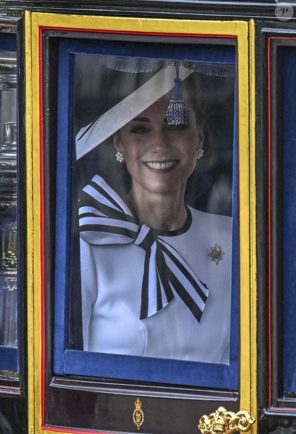 Kate Middleton estava afastada da vida pública há dois meses. O sumiço junto com a foto grosseiramente editada fizeram aumentar ainda mais as teorias da conspiração