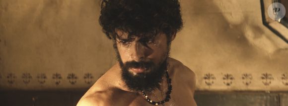 2017: no papel mais multifacetado de sua carreira, Cauã Reymond viveu os gêmeos Yaqub Rahal e Omar Rahal em 'Dois Irmãos' - um deles era extremamente barbudo