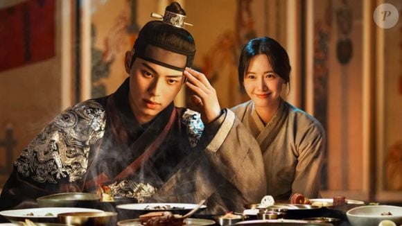 'Bon Appétit, Vossa Majestade': uma chef do século XXI é transportada para a Dinastia Joseon e passa a cozinhar para um rei tirano, com quem desenvolve uma relação que começa na tensão e evolui para o romance