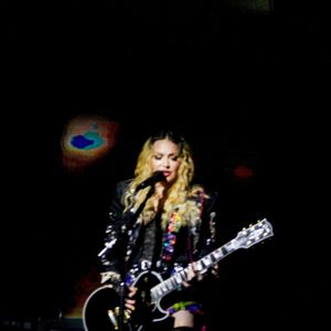Madonna acabou gerando revolta na maior parte dos fãs de Lady Gaga, que não gostaram de sua atitude