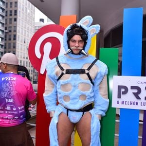 Carmo Dalla Vecchia roubou a cena fantasiado de Labubu na 29ª Parada LGBT+