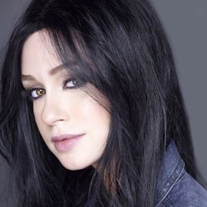 Marina Ruy Barbosa é uma das famosas que já usou cabelos falsos. A atriz apareceu recentemente de peruca preta para interpretar Malvina na série 'Amorteamo', da TV Globo