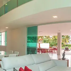 Sala luxuosa também é destaque em mansão onde Carla Perez já curtiu momentos de lazer na Bahia