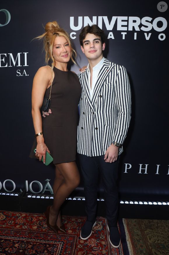 Daia de Paula tem 36 anos e o filho de Faustão, 17