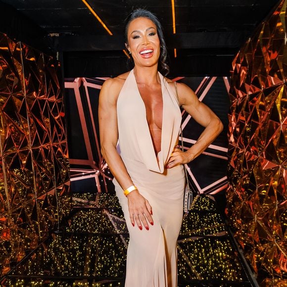 Gracyanne Barbosa movimentou a web ao compartilhar a adoção de um bebê reborn.