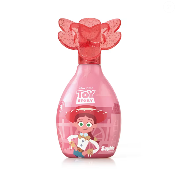 Com 100 ml, a Desodorante Colônia Vaqueira Valente leva a inspiração da Jessie para a rotina das pequenas fãs de 'Toy Story', combinando frutas vermelhas, sorbet de pera e baunilha em uma fragrância criada para esse universo