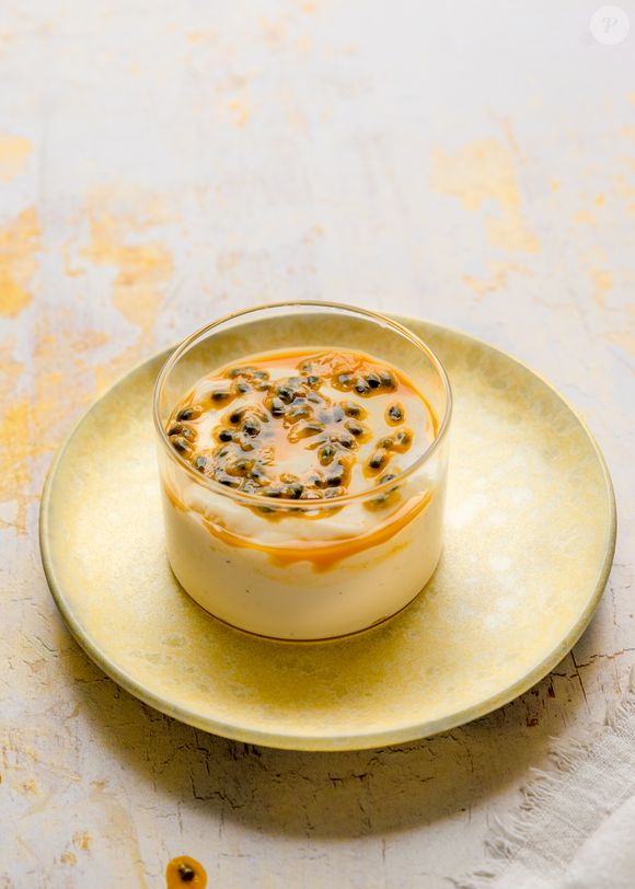 Para fazer, basta bater todos os ingredientes no liquidificador e levar ao fogo. Quando levantar fervura, desligar e levar à geladeira até gelar