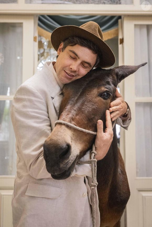 'Êta Mundo Melhor!’ traz a história de Candinho (Sergio Guizé) e seu inseparável amigo, Policarpo