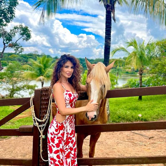 Sem entregar a identidade, Paula Fernandes comentou sobre o fim de um relacionamento de quatro anos, mas que chegou ao fim em 2023