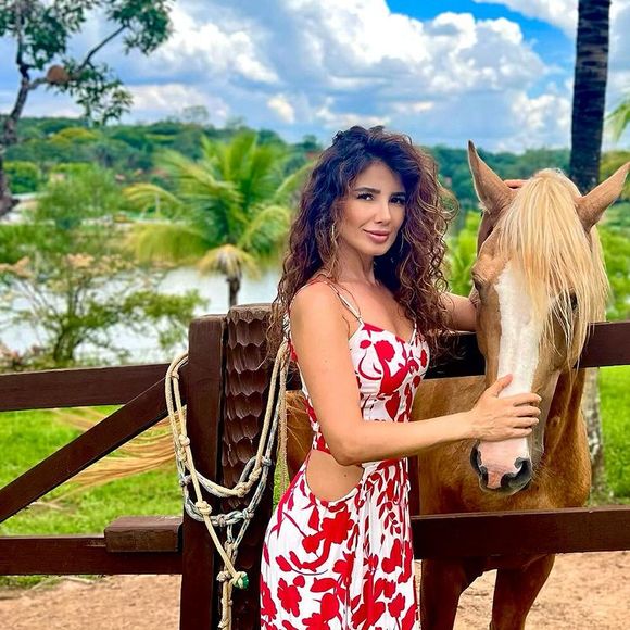 Sem entregar a identidade, Paula Fernandes comentou sobre o fim de um relacionamento de quatro anos, mas que chegou ao fim em 2023