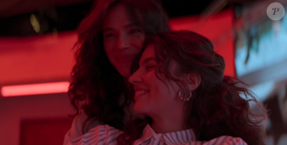 O romance de Bia e Giovana, interpretadas por Bruna Marquezine e Alanis Guillen, conquistou parte do público e virou alvo de críticas no X